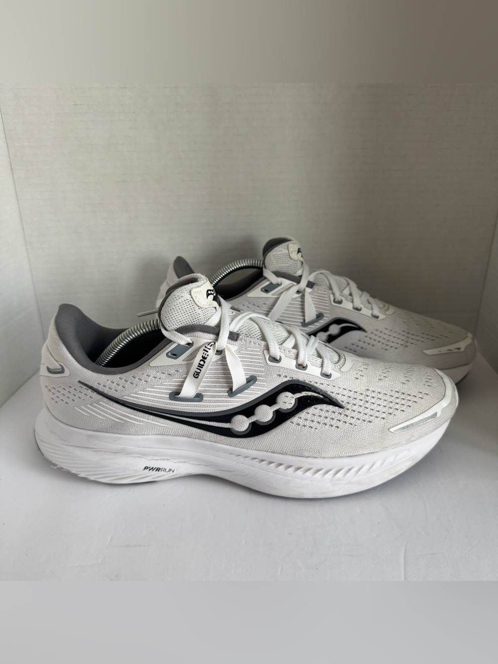 Saucony Guide 16 Men’s Running Shoes S20810-11 PWRRUN, White/Black, US Size 10.5